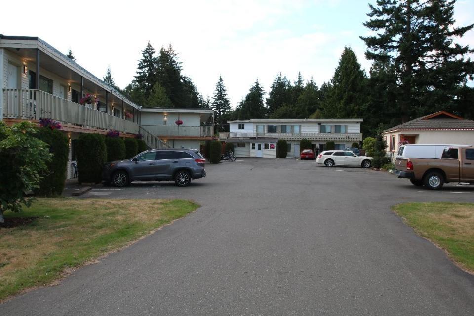 Skylite Motel Parksville Exterior photo