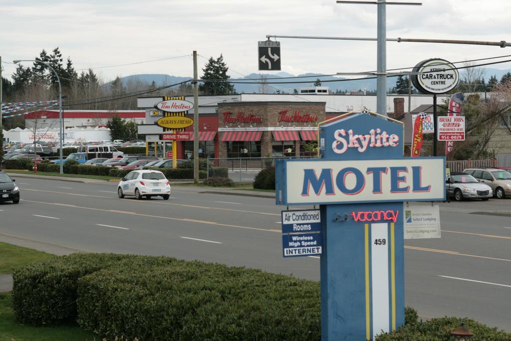 Skylite Motel Parksville Exterior photo