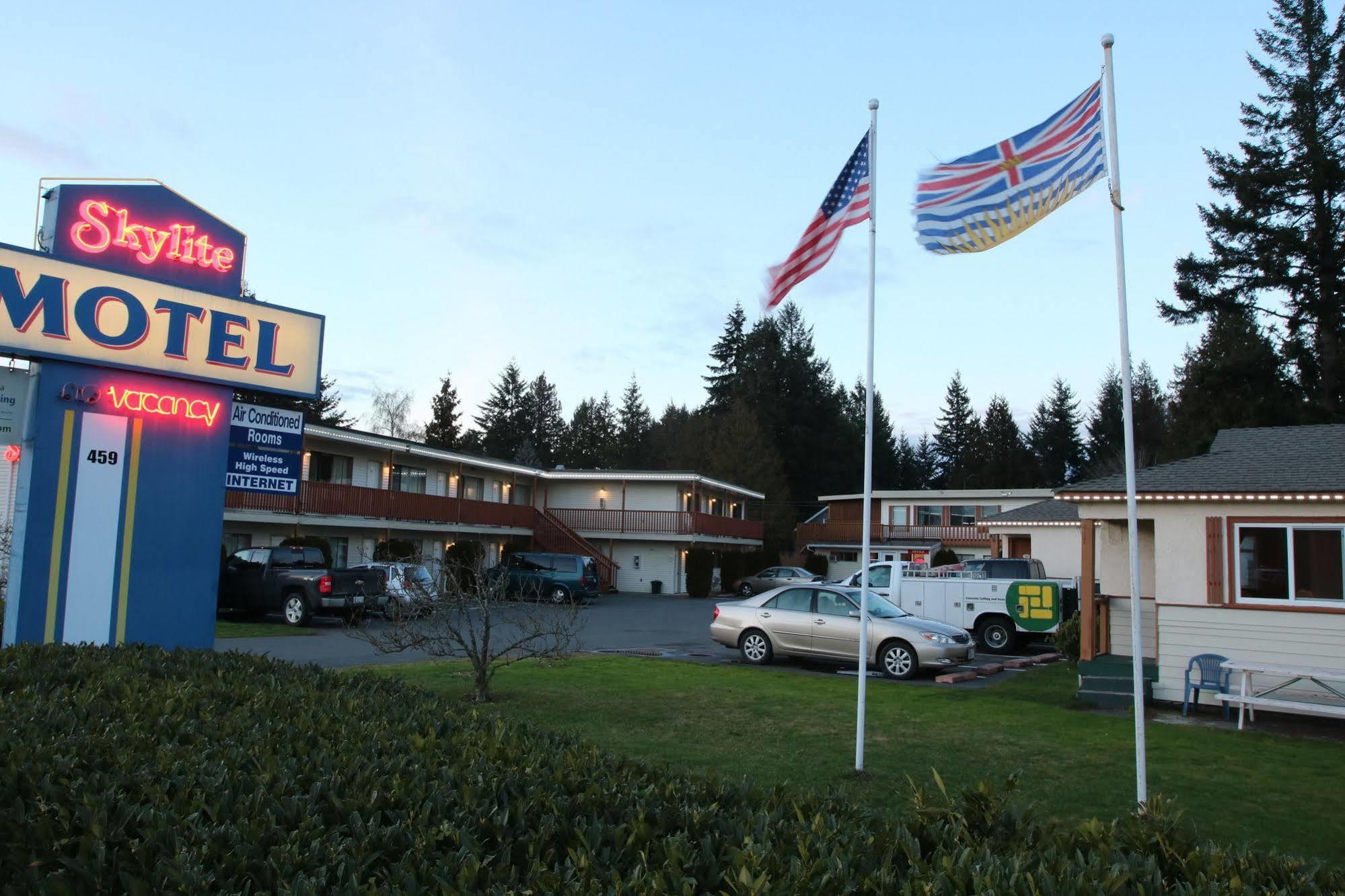 Skylite Motel Parksville Exterior photo