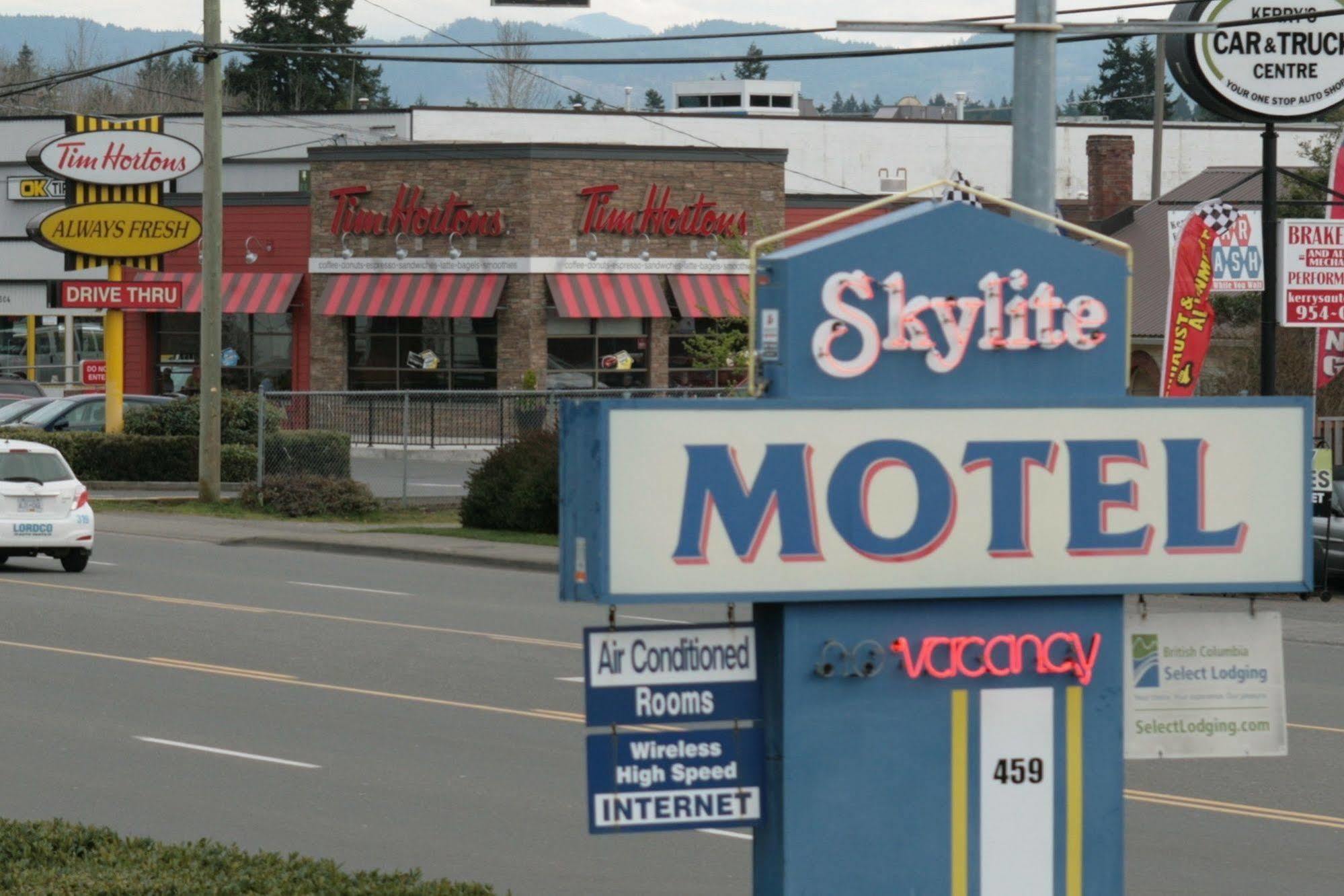 Skylite Motel Parksville Exterior photo